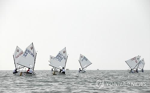 (LEAD)(Asiad) S. Korea sweeps four golds in sailing - 3