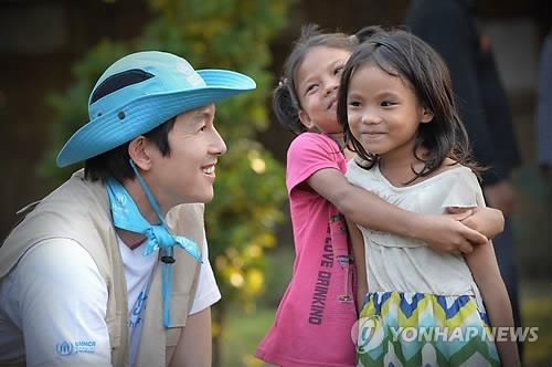 S. Korean actor Jung Woo-sung speaks about hope in eyes of refugees in Nepal - 2