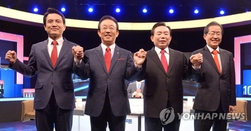 This photo, taken on March 28, 2017, shows the presidential hopefuls of the conservative Liberty Korea Party (from L to R) -- Rep. Kim Jin-tae, North Gyeongsang Province Gov. Kim Kwan-yong, former six-term lawmaker Rhee In-je and South Gyeongsang Province Gov. Hong Joon-pyo -- posing for a photo before a debate in Seoul. (Pool photo) (Yonhap)