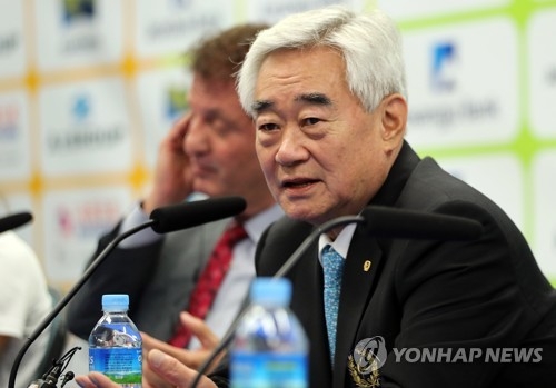 Choue Chung-won, president of the World Taekwondo Federation (WTF), speaks at a press conference ahead of the WTF World Taekwondo Championships' opening ceremony at T1 Arena inside Taekwondowon in Muju, North Jeolla Province, on June 24, 2017. (Yonhap)