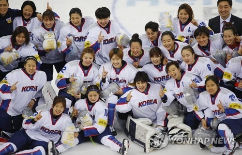 In this file photo taken on April 8, 2017, members of the South Korean women's hockey team celebrate winning the International Ice Hockey Federation (IIHF) Women's World Championship Division II Group A tournament with a 2-0 victory over the Netherlands at Kwandong Hockey Centre in Gangneung, Gangwon Province. (Yonhap)