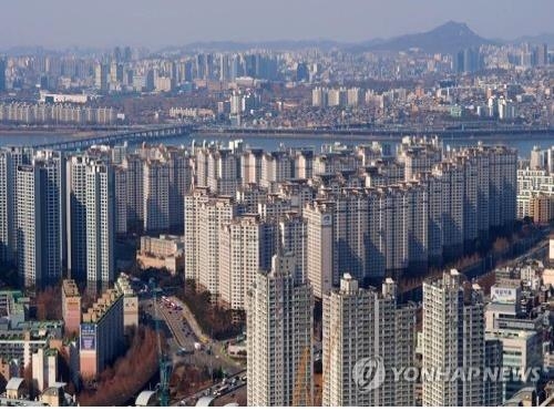 (LEAD) Seoul housing prices higher than Tokyo: report - 1