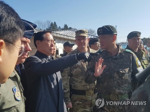 In this photo provided courtesy of the Joint Press Corps, South Korean Defense Minister Song Young-moo (L, pointing) visits the truce village of Panmunjom on Nov. 27, 2017, for an on-site briefing on the latest defection of a North Korean soldier. (Yonhap)