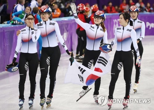 South Korea's female short track team celebrate after winning the women's 3,000m relay at the PyeongChang Olympics at the Gangneung Ice Arena on Feb. 20, 2018. (Yonhap)