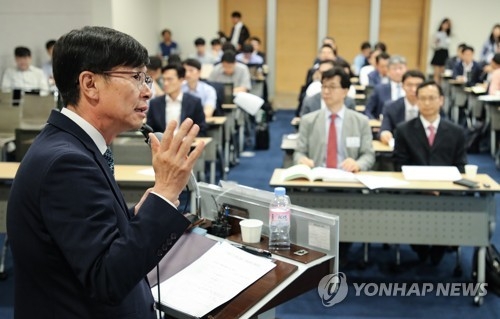 Fair Trade Commission Chairman Kim Sang-jon speaks at a forum in Seoul on June 19, 2018. (Yonhap)