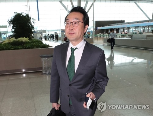 Lee Do-hoon, representative for Korean Peninsula peace and security affairs at South Korea's foreign ministry, leaves for Washington, D.C. on July 11, 2018. (Yonhap)