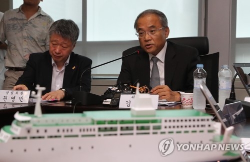 Kim Chang-joon, president of the Sewol Investigation Committee, explains the result of a 13-month probe into the cause of the Sewol ferry sinking during a press briefing held in Seoul on Aug. 6, 2018. (Yonhap)