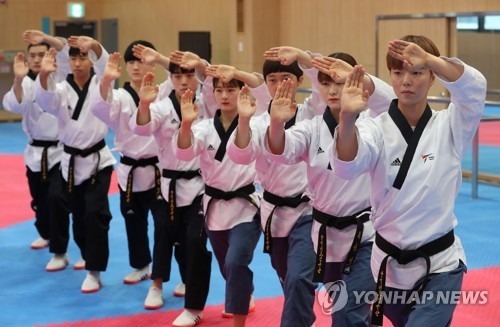 South Korean taekwondo poomsae practitioners practice their moves at the National Training Center in Jincheon, North Chungcheong Province, on Aug. 8, 2018. (Yonhap)