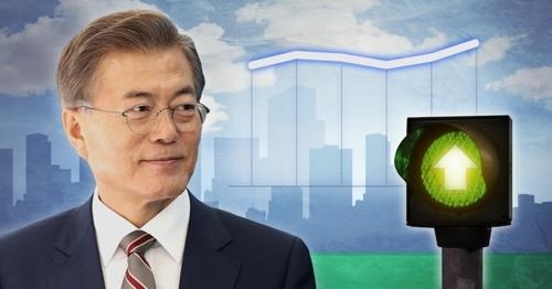 Moon's approval rating slightly rebounds - 1