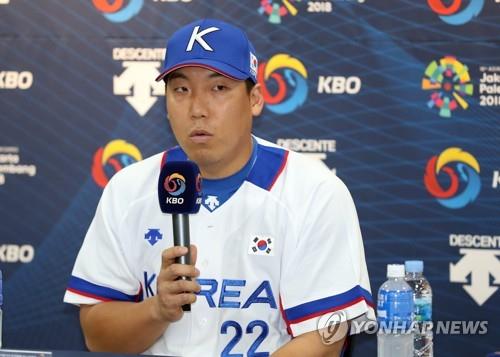 South Korean national baseball team captain Kim Hyun-soo speaks at a press conference in Seoul on Aug. 18, 2018, ahead of the team's first practice for the Jakarta-Palembang Asian Games. (Yonhap)