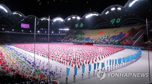 (3rd LD) At mass games, Moon delivers Seoul leader's first address to North Koreans - 3