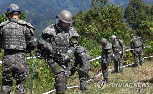 South Korean troops engage in demining operations inside the Demilitarized Zone on Oct. 2, 2018, in this photo provided by the Joint Press Corps. (Yonhap)