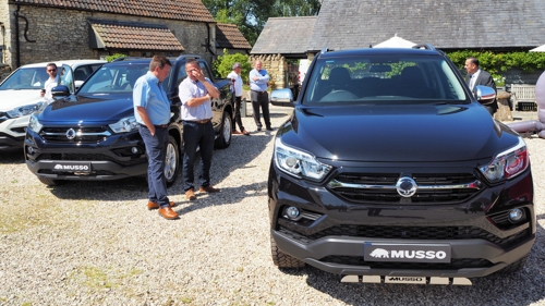 This photo taken in July in Britain shows media people looking at SsangYong Motor's Musso sport-utility vehicle at a local launching event held in Winkworth, near London. (Yonhap) 