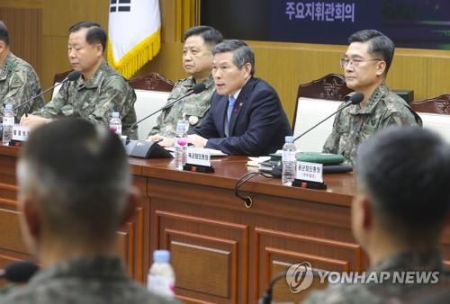 Defense Minister Jeong Kyeong-doo (back, 2nd from R) speaks during a meeting of top commanders in Seoul on Dec. 4, 2019. (Yonhap)