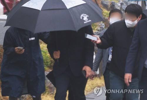 A former official at the Gyeonggi provincial government is asked questions by a reporter on his way to Gyeonggi Nambu Police Agency for questioning over land speculation allegations on March 28, 2021, in this photo provided by Yonhap News TV. (PHOTO NOT FOR SALE) (Yonhap)