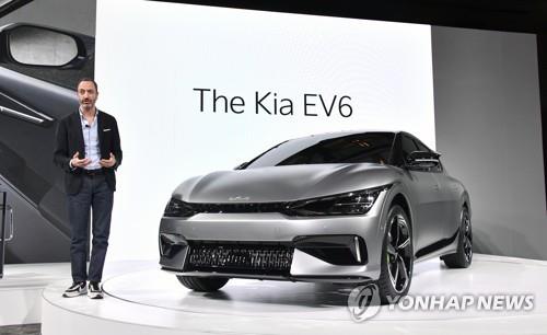 Karim Habib, a senior vice president of Kia Corp., speaks during an online ceremony on March 30, 2021, to unveil the EV6, the company's first all-electric model built on a dedicated platform, in this photo provided by the automaker. (PHOTO NOT FOR SALE) (Yonhap)