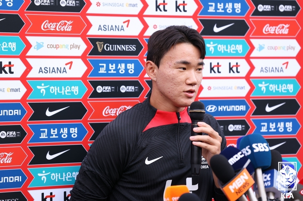 South Korean midfielder Yang Hyun-jun speaks to reporters at the National Football Center in Paju, Gyeonggi Province, on Sept. 19, 2022, in this photo provided by the Korea Football Association. (PHOTO NOT FOR SALE) (Yonhap)