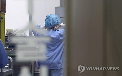 This image shows a medical worker in a surgery room at a hospital in the southern city of Daegu on Feb. 26, 2024. (Yonhap)