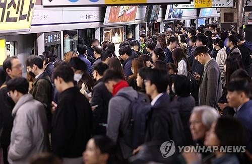 This undated file photo shows a Seoul subway station. (Yonhap)
