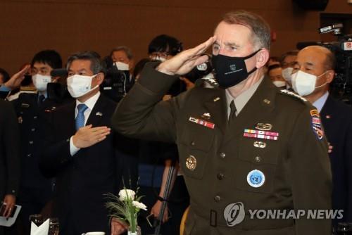 「韓米同盟フォーラム」に出席したエイブラムス司令官＝１日、ソウル（聯合ニュース）
