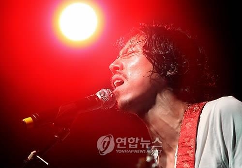 가수 김C, 결혼 13년만에 이혼 - 2