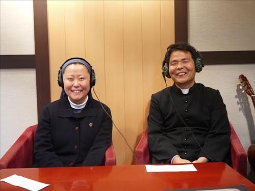 <수녀와 수사가 진행하는 팟캐스트 '수도원 책방'> - 2