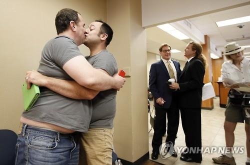 무지개로 물든 미국…"동성결혼 합헌 결정은 미국의 승리"(종합) - 5