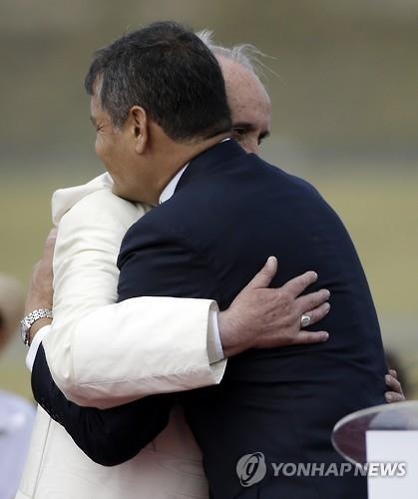 에콰도르 도착 교황 "남미는 소외계층에 큰 빚 졌다" - 2
