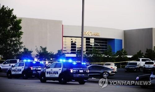 미국 극장서 '묻지마 총기난사'…3명 사망·9명 부상(종합3보) - 2
