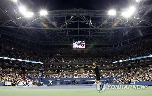 'US오픈 테니스' 경기장에 무인기 불시착 - 2
