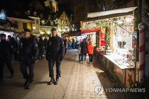 수난의 크리스마스…테러 우려에 종교색 논란까지 '설상가상' - 4