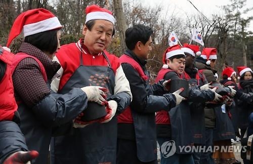 김무성 "연탄·얼굴색깔 똑같네" 구설수…곧바로 사과 - 2