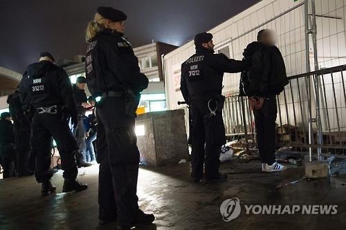 신년 독일서 아랍계 집단성폭력 파문…反이민정서 '고개'(종합2보) - 3