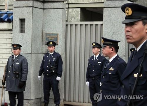 재일민단, 조선총련 앞에서 北 '수소탄' 실험 항의 시위 - 4