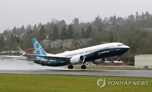 보잉 '737맥스' 첫비행 성공…단·중거리 항공기 경쟁격화 예고 - 4