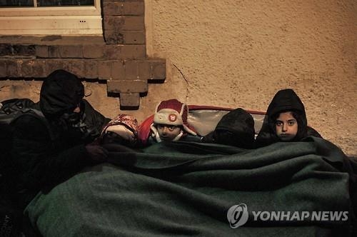 "유럽서 난민 어린이 1만명 실종…인신매매·성범죄 노출" - 2