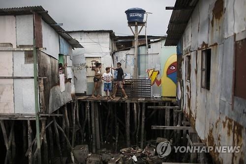 극심한 빈부격차가 갈라놓은 브라질 소두증 공포의 두얼굴 - 4