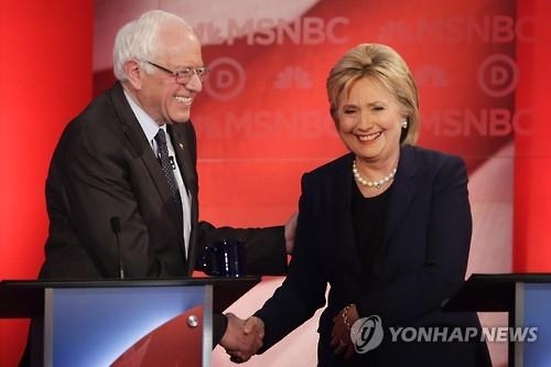 '경험 대 판단력'…불꽃 맞대결 벌인 힐러리-샌더스 - 3