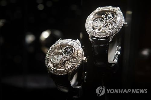 스마트워치에 치인 최고급 스위스시계 '아 옛날이여' - 3