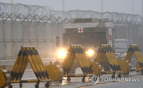 국민 54.4% "개성공단 중단 잘했다"…41.2% "가동해야"1