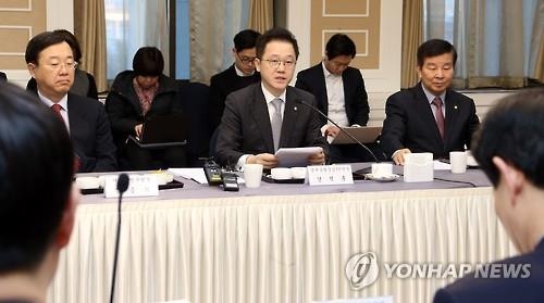 與 "글로벌금융시장 혼돈…2008년 위기보다 증폭 가능성" - 2
