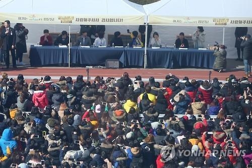 "보고싶었어요" '응답하라' 사인회에 1천여명 몰려(종합) - 3