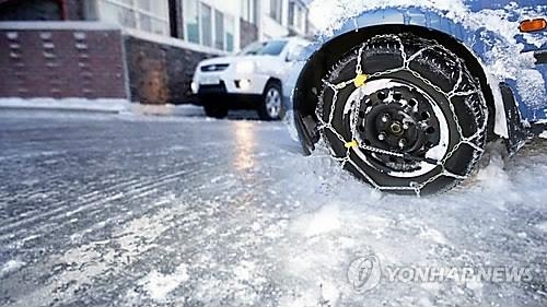 전북, 도로 곳곳에 살얼음...출근길 접촉사고 잇따라 - 2