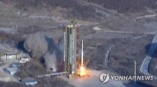 美관리 "북한이 쏘아올린 위성 또다시 궤도에서 회전" - 2