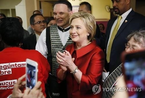 힐러리, 美 네바다 경선서 샌더스 꺾고 승리(3보) - 2
