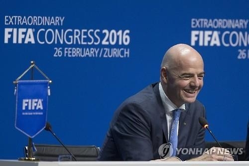 인판티노 FIFA 회장의 탕평책…"유럽출신 비서관 안뽑아" - 2