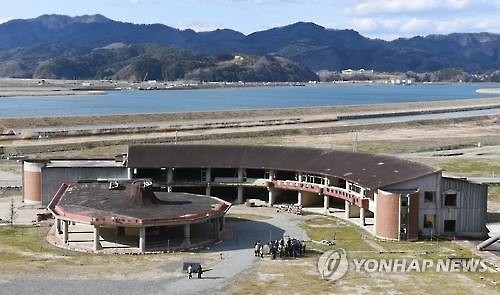 "쓰나미 교훈 잊지말자" 84명 희생 日초등학교 건물 보존하기로 - 2