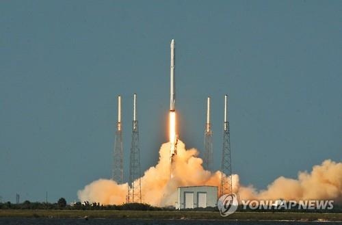 스페이스X, 로켓 해상 회수 실험 '4전 5기' 만에 성공(종합) - 3