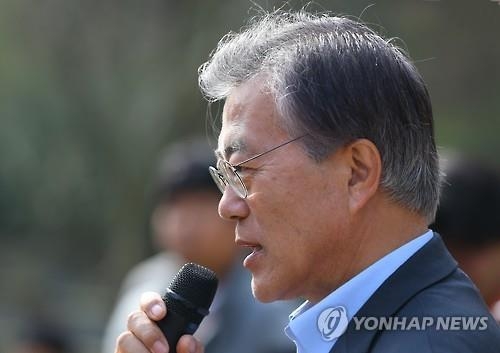 문재인 "국민의당, 與의석 늘려줘…호남서 전략적 선택해달라" - 2