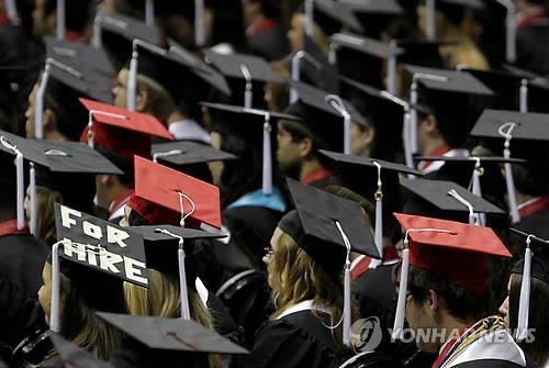 "같은 대학·전공 출신이어도 '금수저'가 돈 더 잘 벌어" - 2